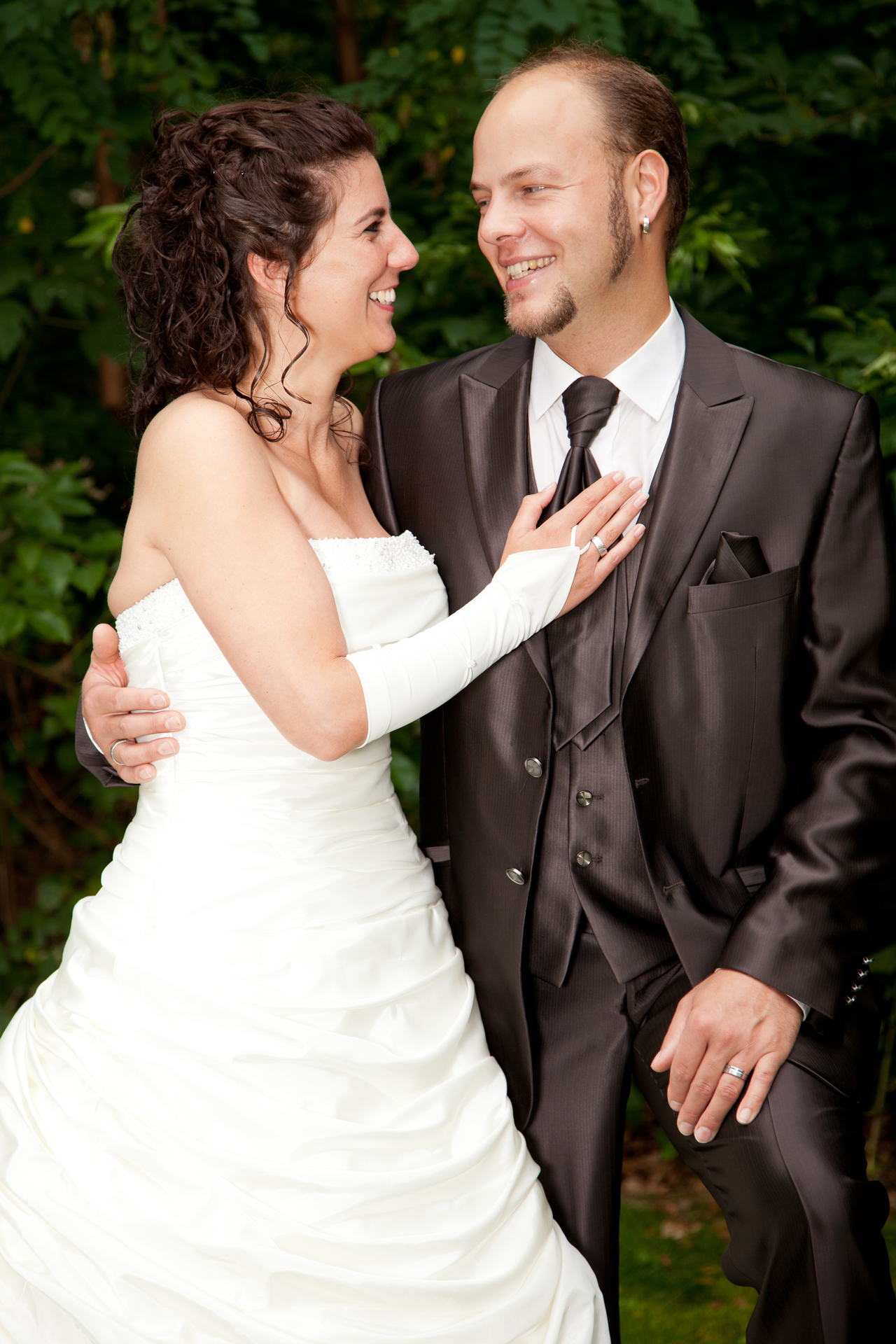 Hochzeitspaar zusammenstehend